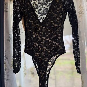 Windsor Black Lace Long Sleeve Bodysuit – Size M